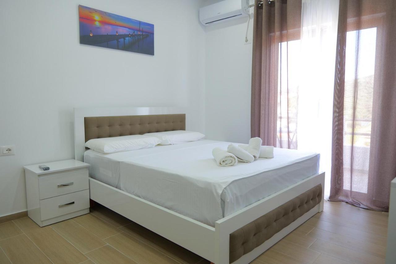 Iljo Apartments Ксамил Екстериор снимка
