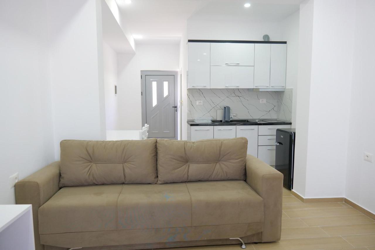 Iljo Apartments Ксамил Екстериор снимка