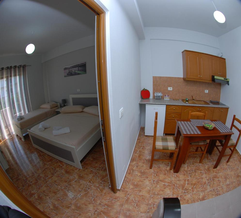 Iljo Apartments Ксамил Екстериор снимка