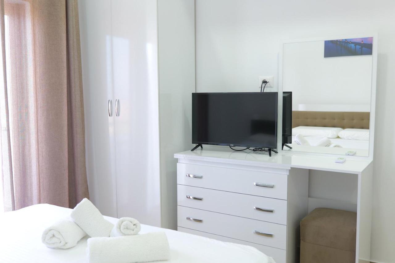 Iljo Apartments Ксамил Екстериор снимка