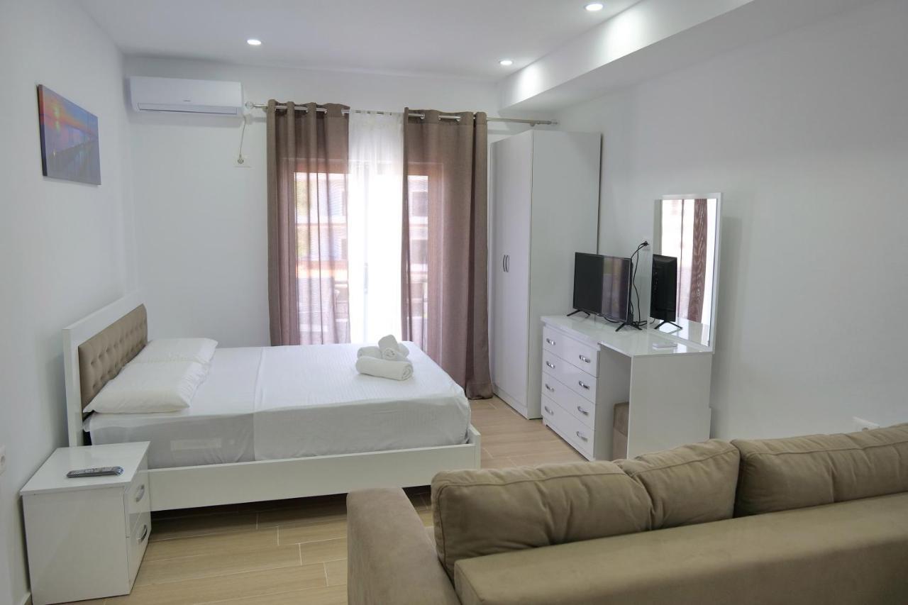 Iljo Apartments Ксамил Екстериор снимка