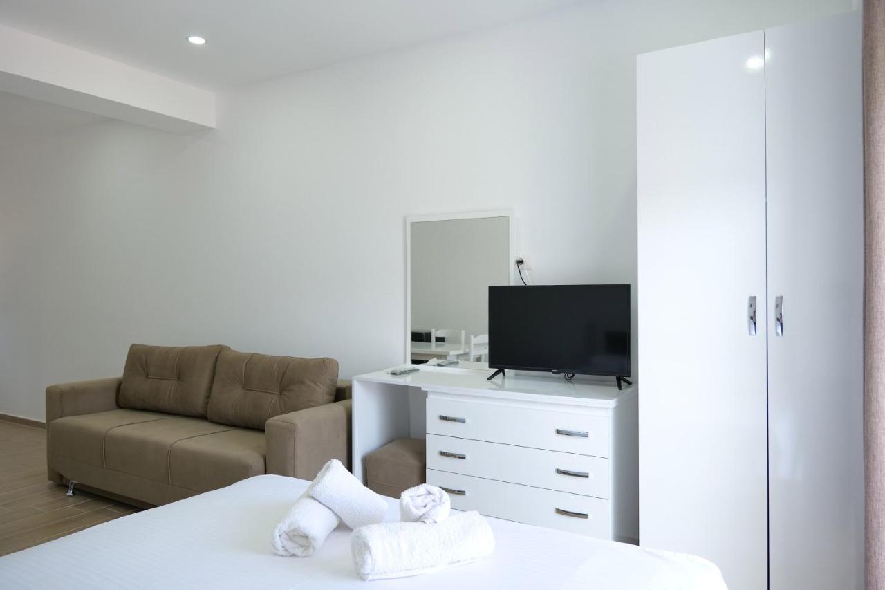 Iljo Apartments Ксамил Екстериор снимка