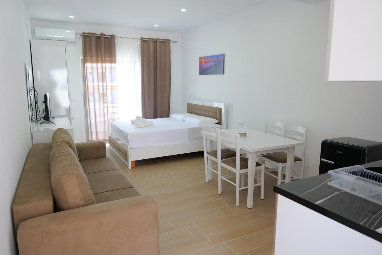Iljo Apartments Ксамил Екстериор снимка