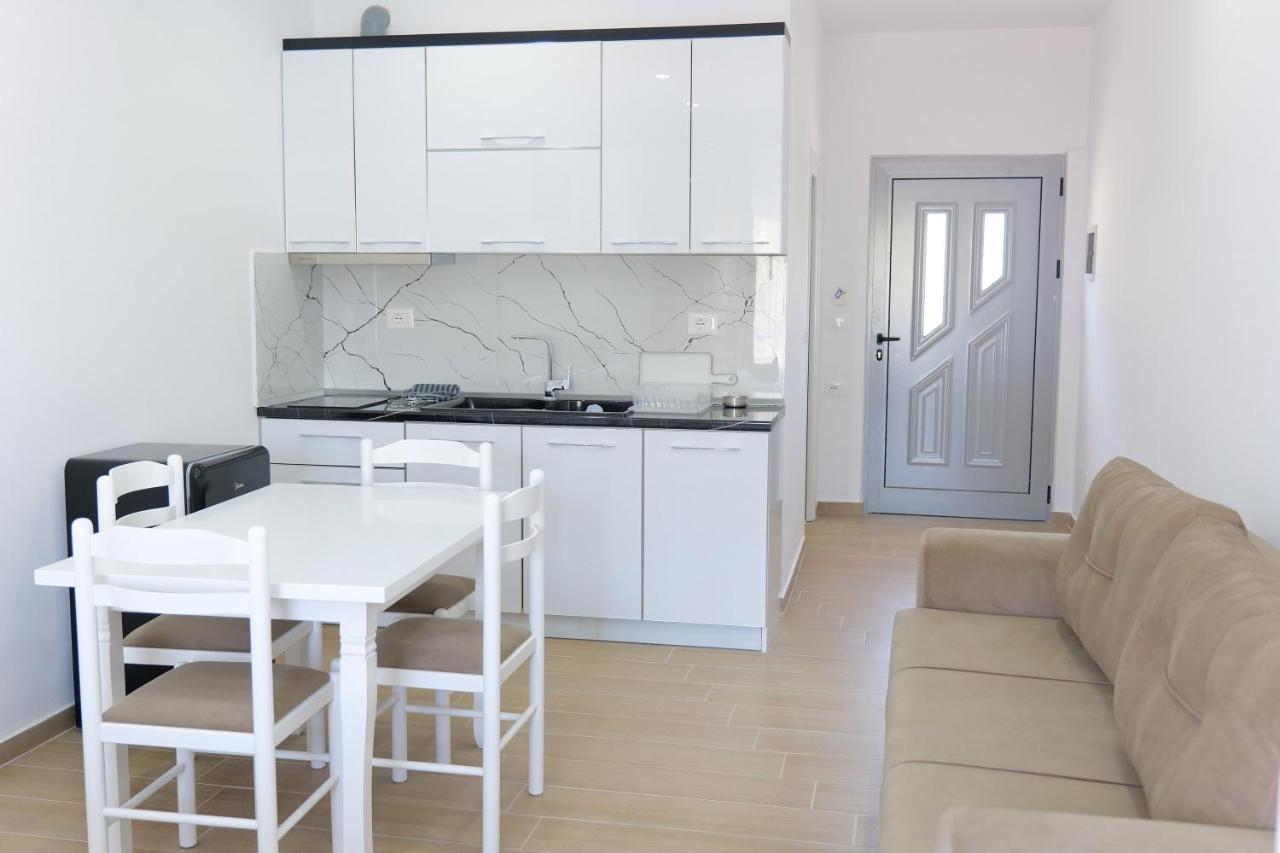 Iljo Apartments Ксамил Екстериор снимка