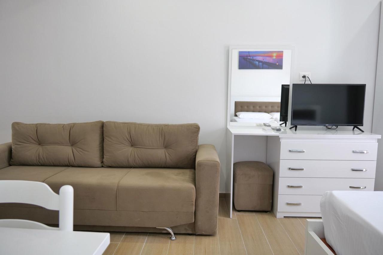 Iljo Apartments Ксамил Екстериор снимка
