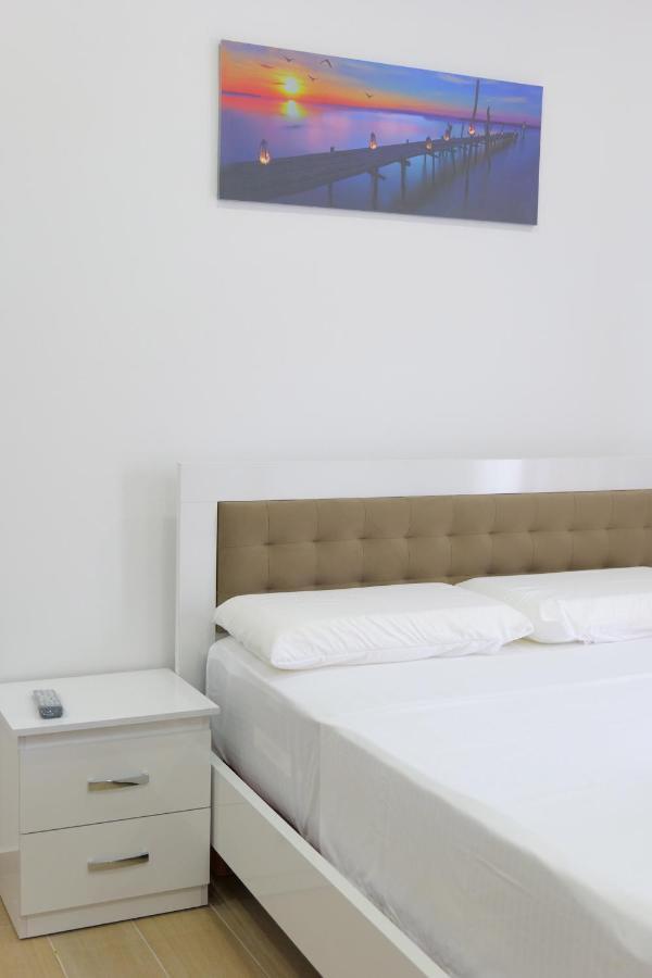 Iljo Apartments Ксамил Екстериор снимка
