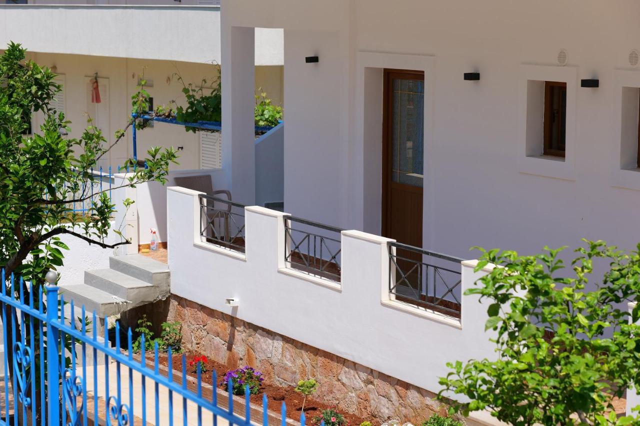 Iljo Apartments Ксамил Екстериор снимка
