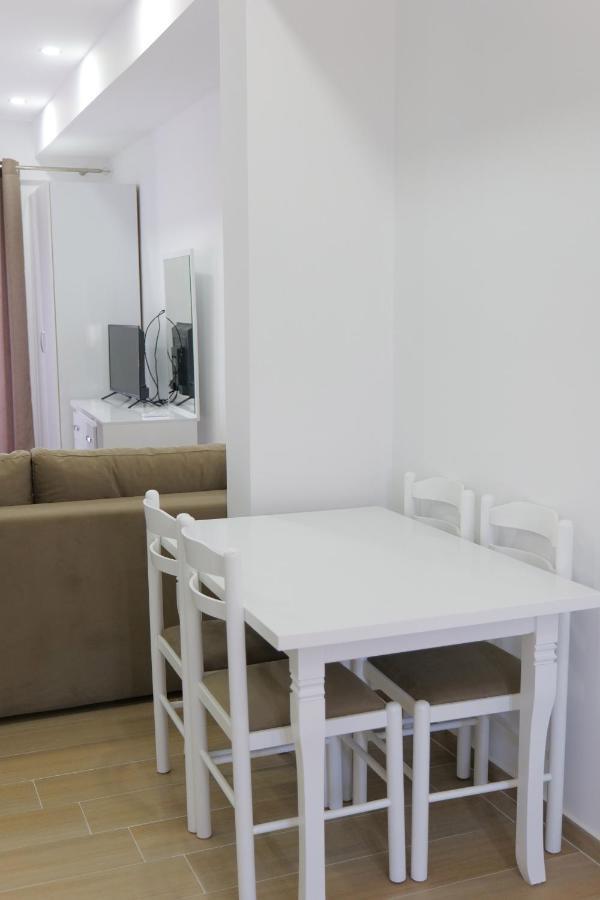 Iljo Apartments Ксамил Екстериор снимка