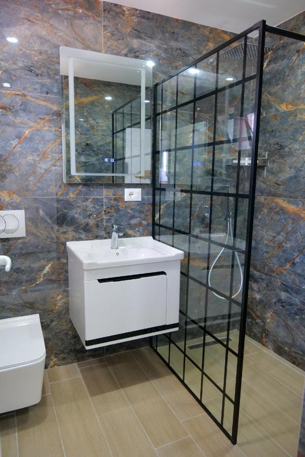 Iljo Apartments Ксамил Екстериор снимка