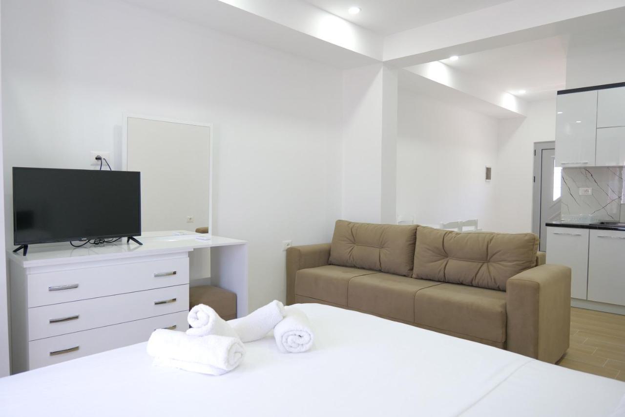 Iljo Apartments Ксамил Екстериор снимка
