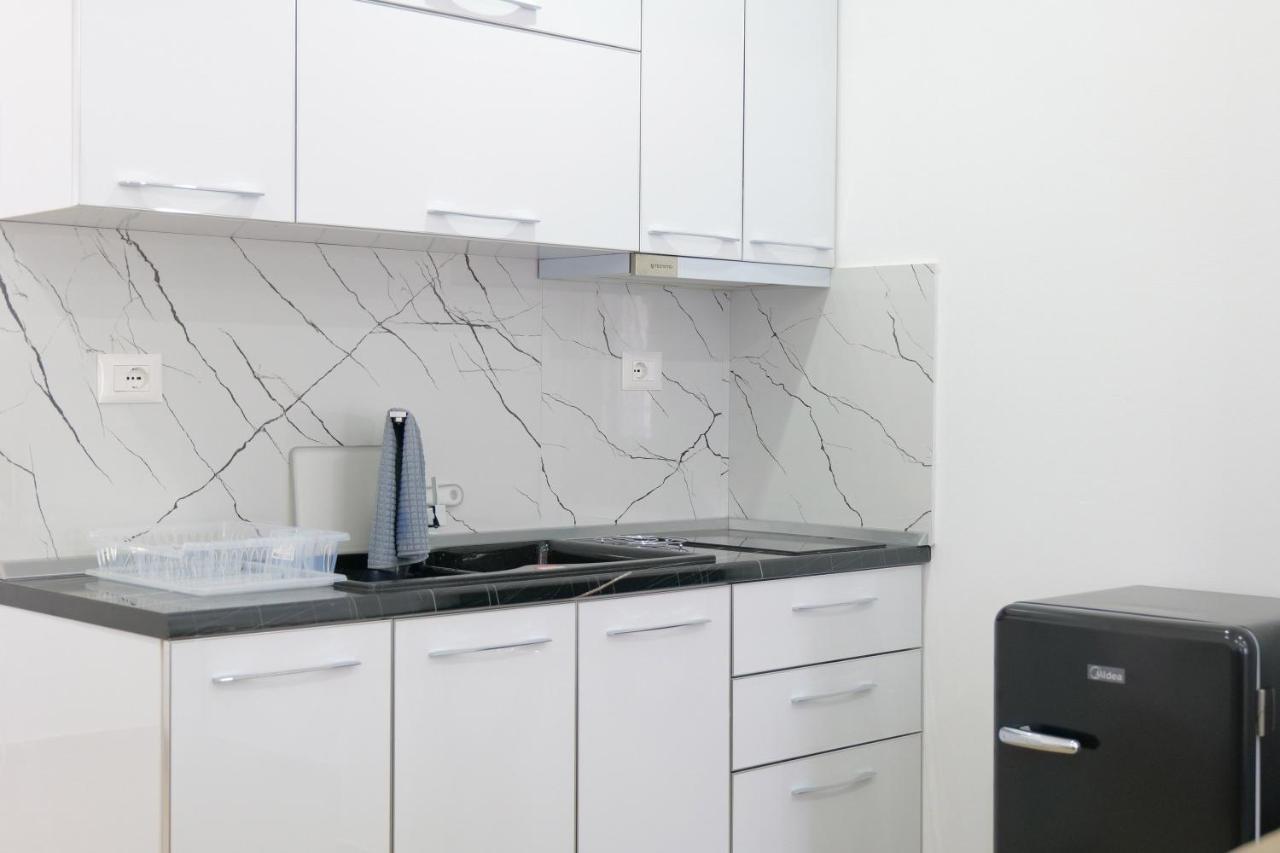Iljo Apartments Ксамил Екстериор снимка